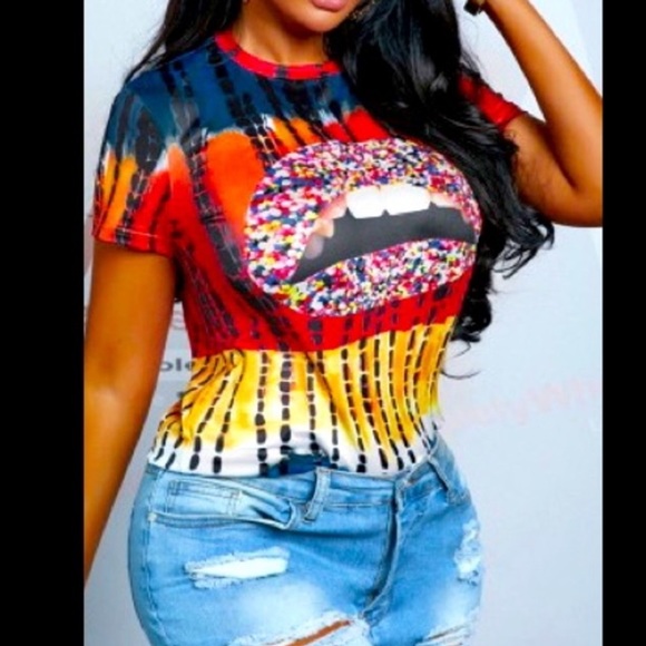 💋 Multi-Color W/Black Dotted Stripes Going👇🏼Lips W/Sprinkles All Over Shirt - Picture 2 of 12